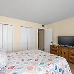 Edgewater Windward 104 - 1 Bedroom Beachfront Sleeps 4