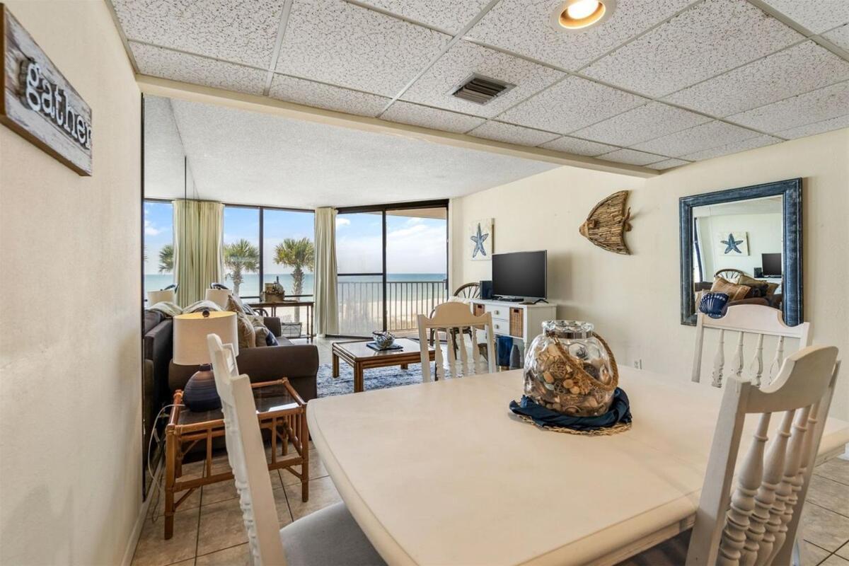 Edgewater Windward 104 - 1 Bedroom Beachfront Sleeps 4 Apartment *