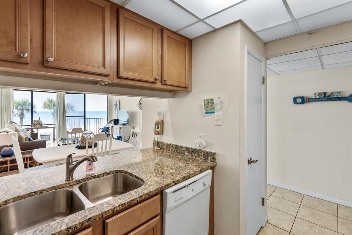 Apartment Edgewater Windward 104 - 1 Bedroom Beachfront Sleeps 4 Panama City Beach