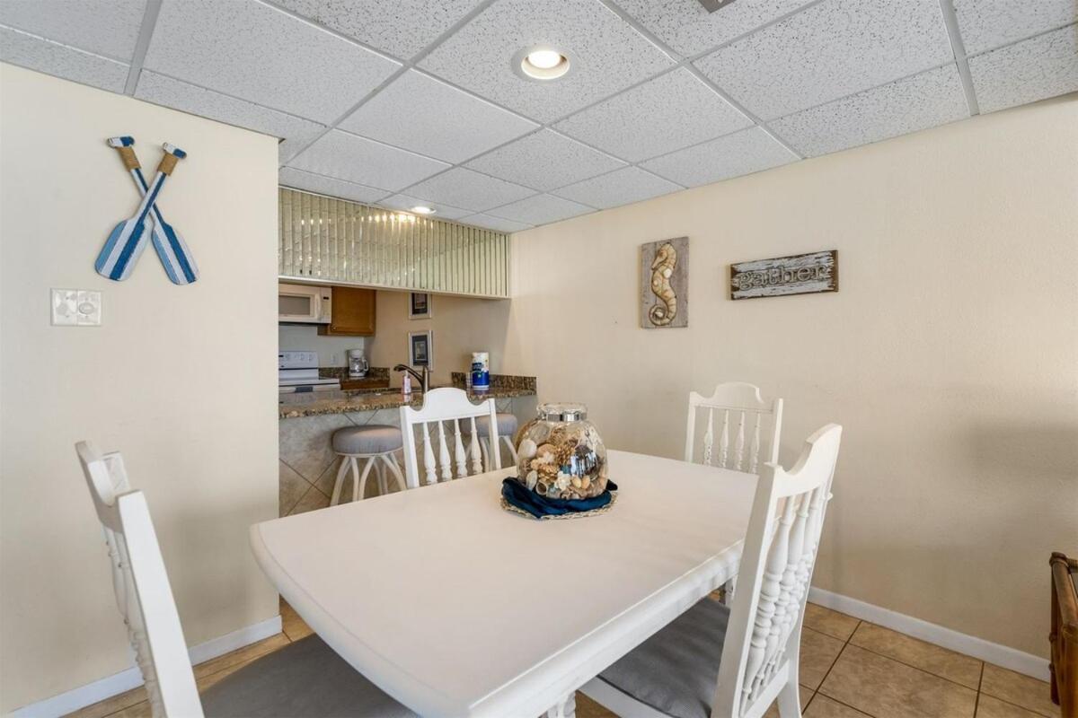 Edgewater Windward 104 - 1 Bedroom Beachfront Sleeps 4 Apartment Panama City Beach