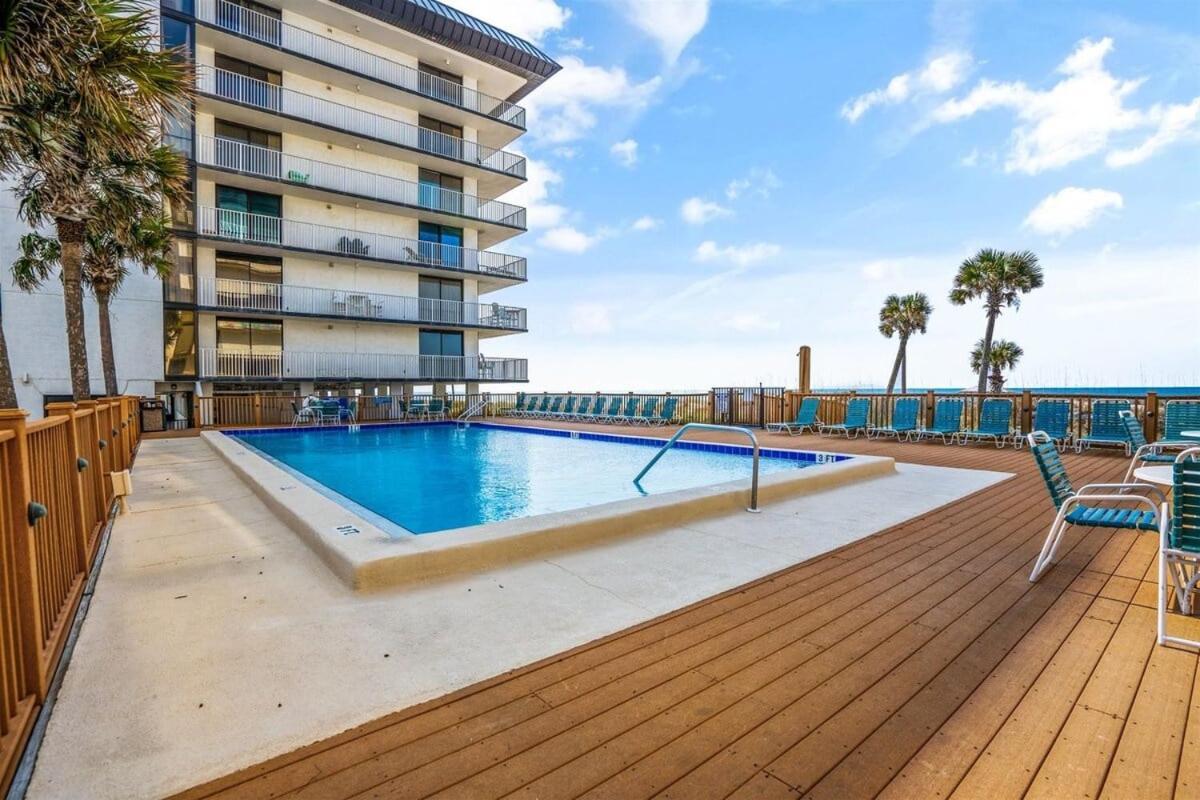 Edgewater Windward 104 - 1 Bedroom Beachfront Sleeps 4 Apartment