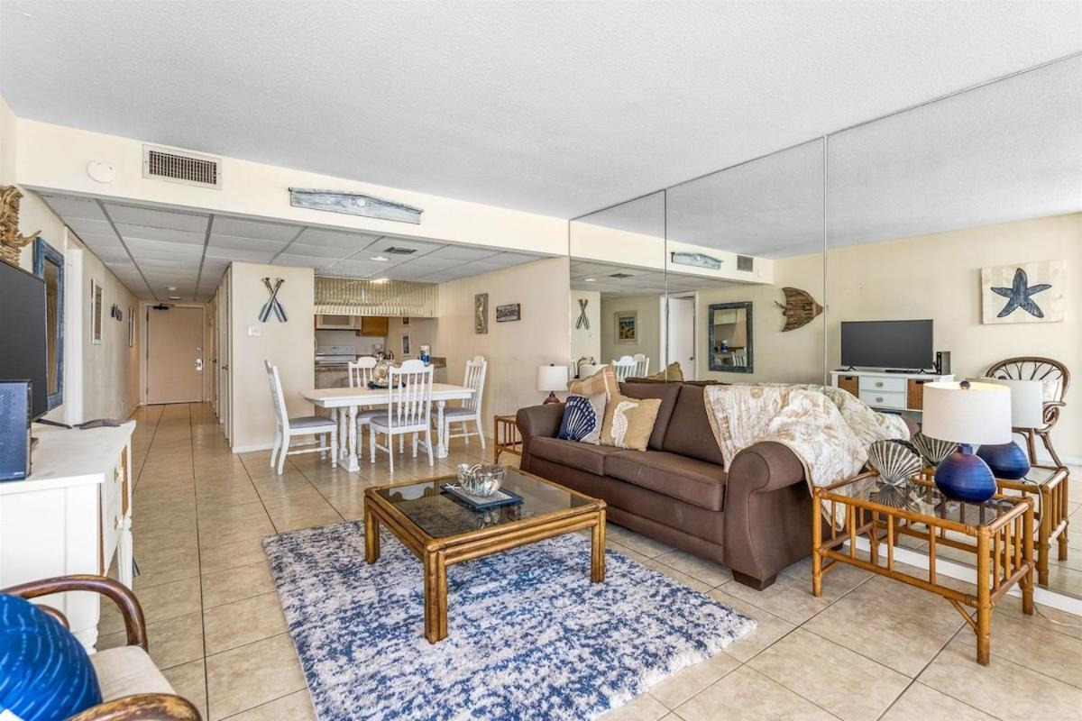Edgewater Windward 104 - 1 Bedroom Beachfront Sleeps 4