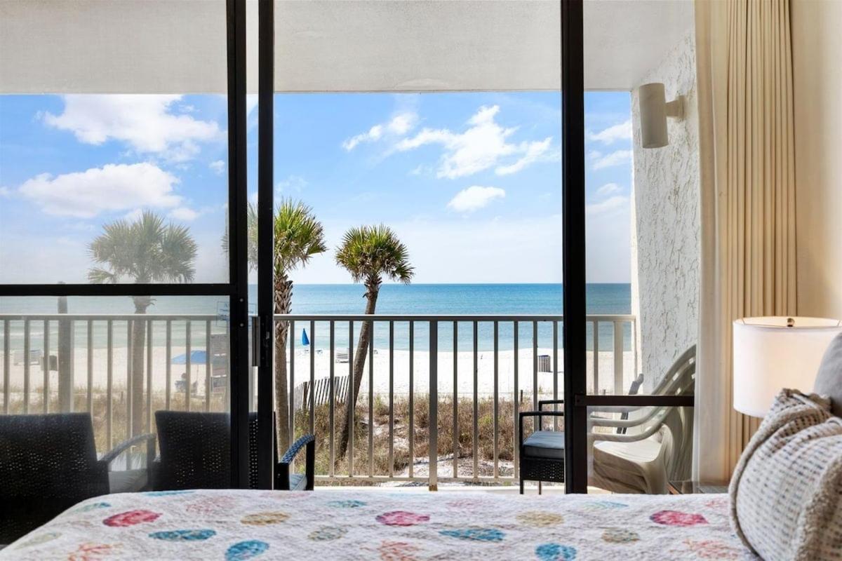 Apartment Edgewater Windward 104 - 1 Bedroom Beachfront Sleeps 4